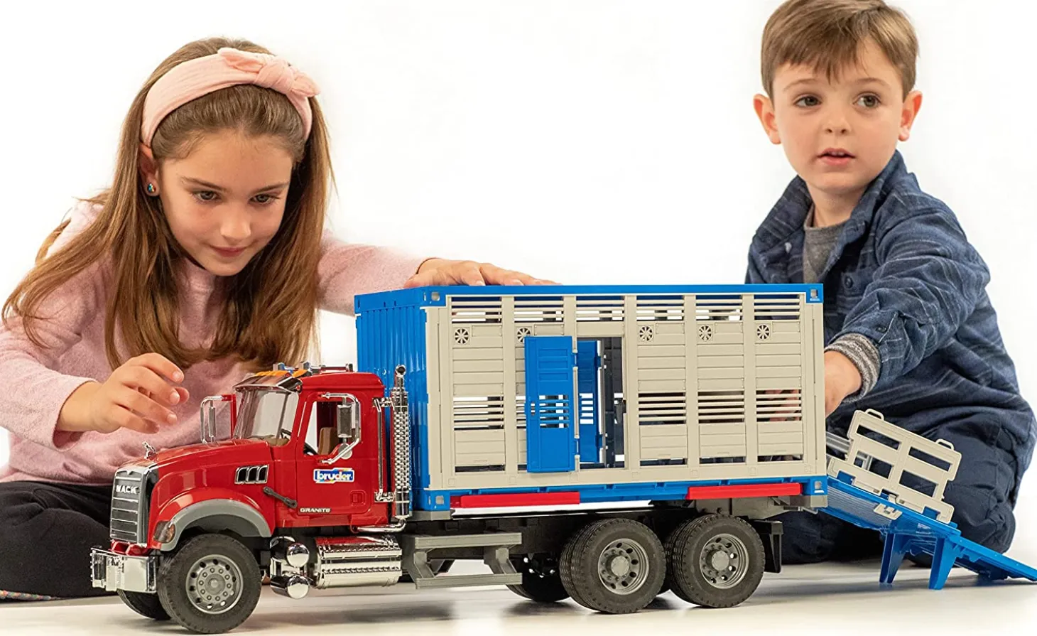 Bruder 02830 Mack Granite Cattle Transportation Truck with 1 Cattle